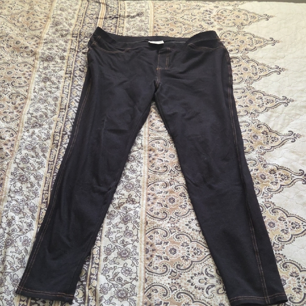 Dark Demim Colored Leggings with Tan Stitching
